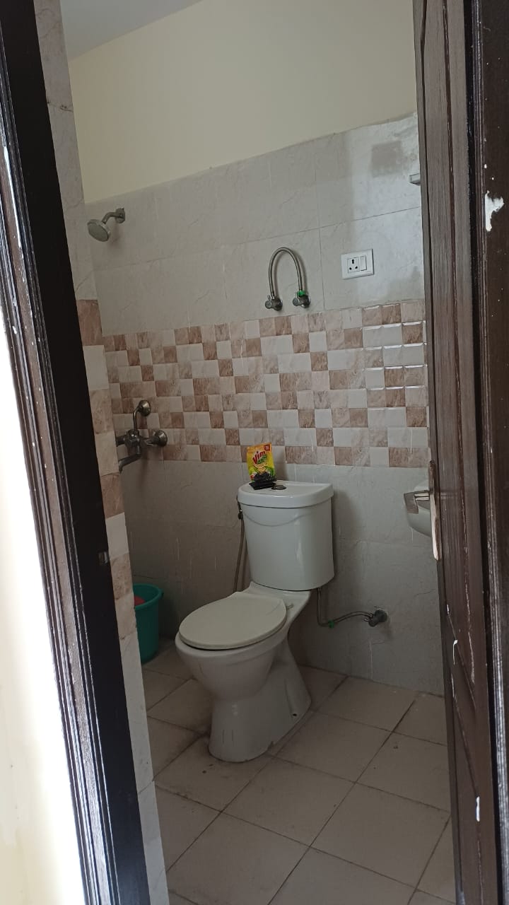 Amrapali Dream Valley : 1BHK Fully Furnished House For Rent in TechZone 4, Noida Extension