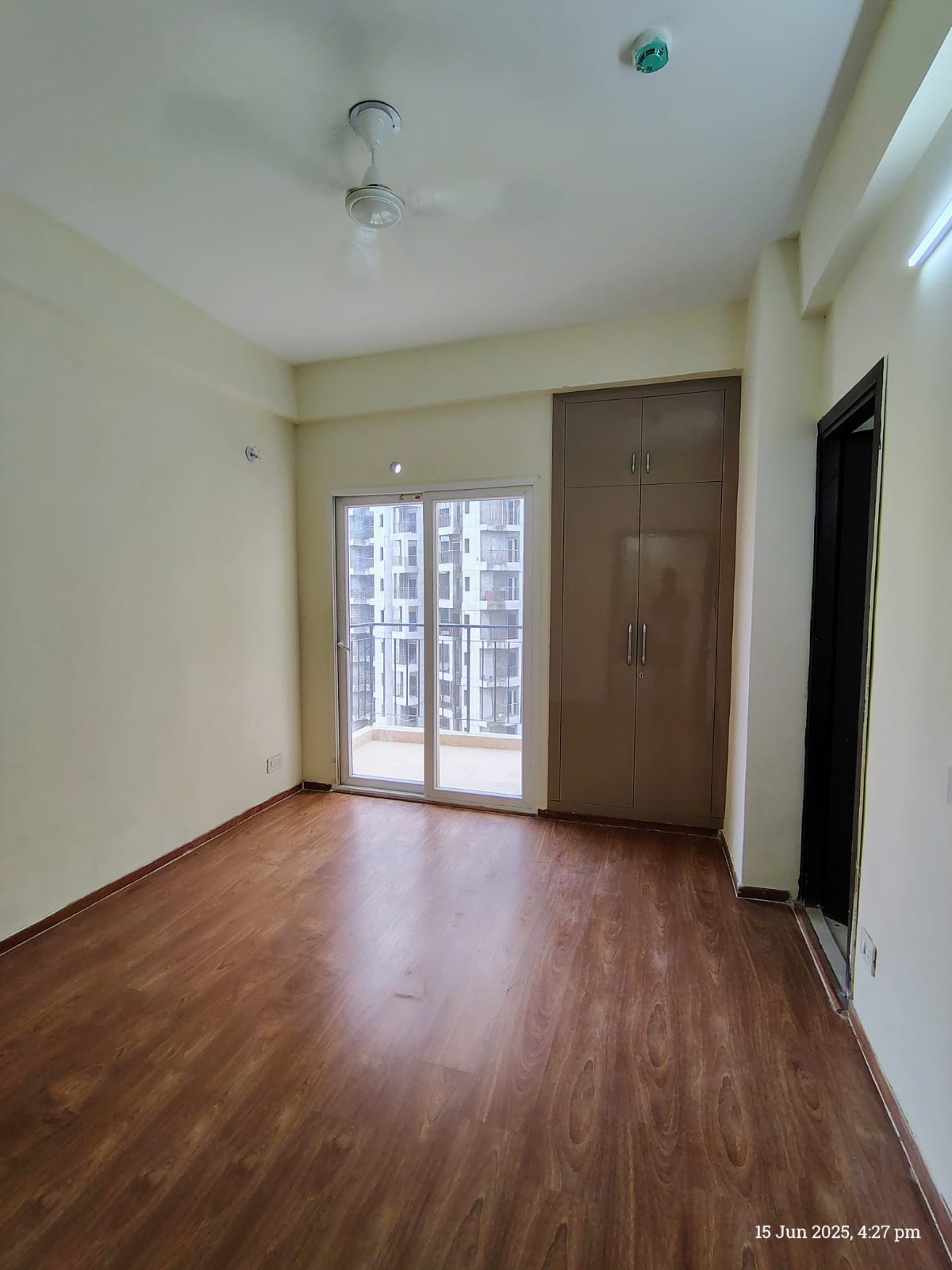 Amrapali Dream Valley: 2 BHK Flat for rent in TechZone 4, Noida Extension (3)
