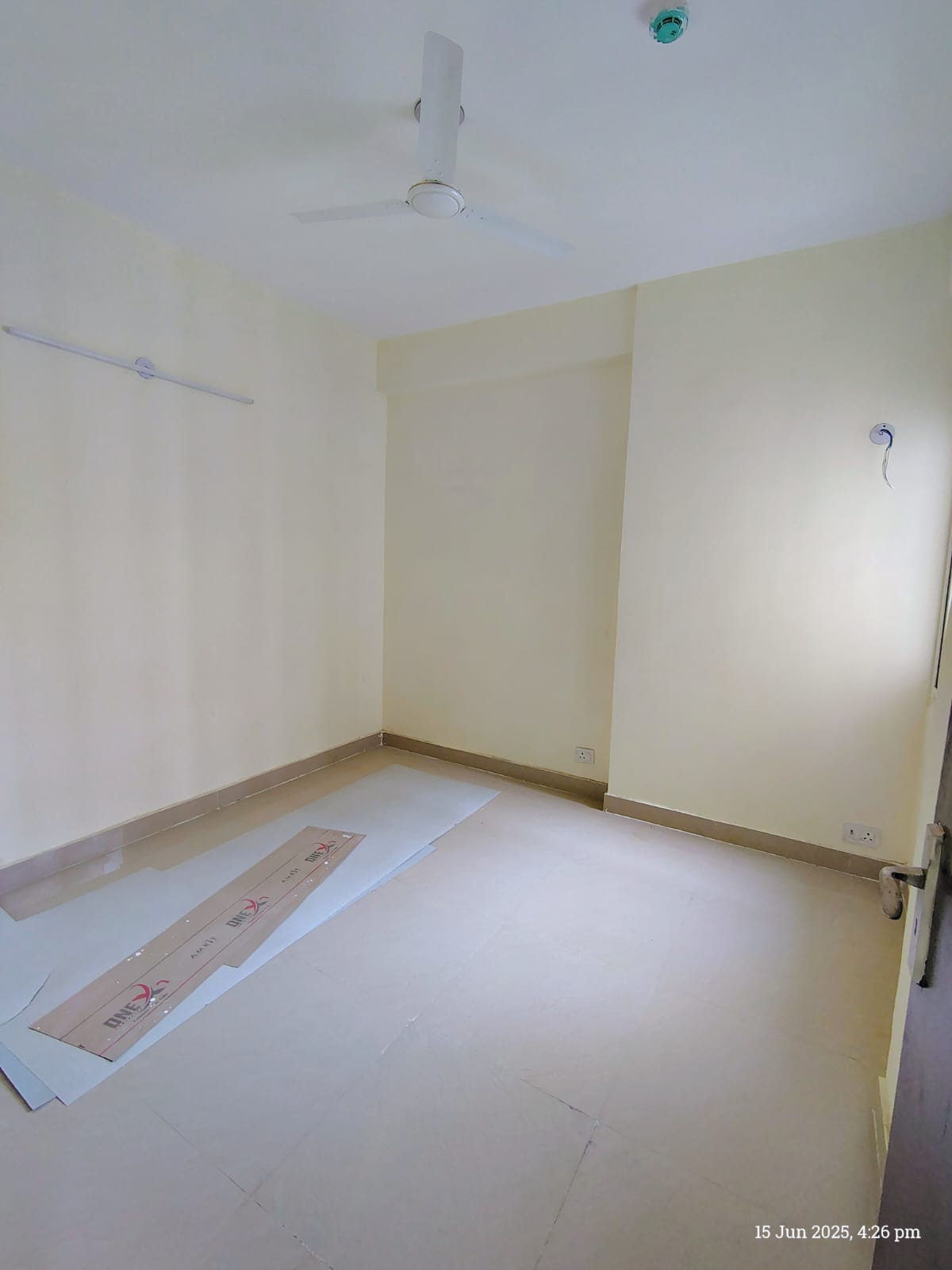 Amrapali Dream Valley: 2 BHK Flat for rent in TechZone 4, Noida Extension (3)