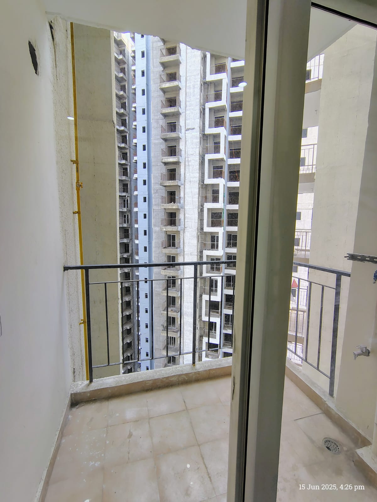 Amrapali Dream Valley: 2 BHK Flat for rent in TechZone 4, Noida Extension (3)