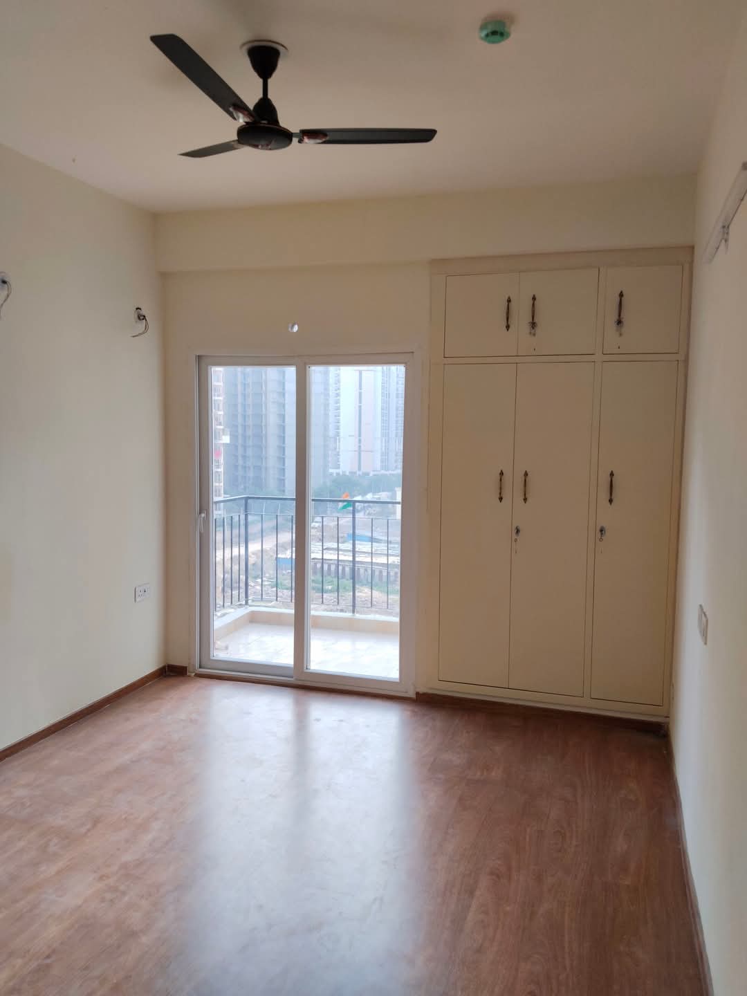 Amrapali Dream Valley : 2 BHK Semi Furnished Flat for rent in TechZone 4, Noida Extension