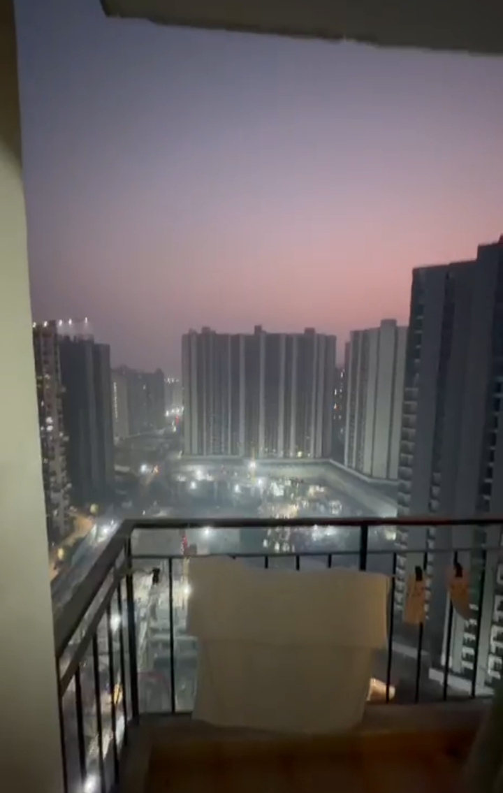 Amrapali Dream Valley : 2 BHK Semi Furnished Flat For Rent in TechZone 4, Noida Extension 