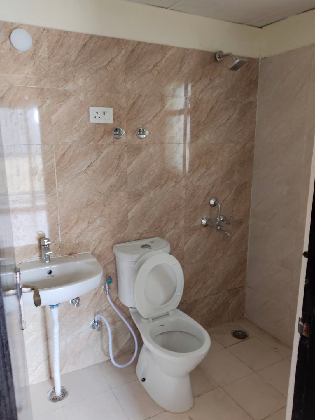 Amrapali Dream Valley : 2 BHK Semi Furnished Flat for rent in TechZone 4, Noida Extension