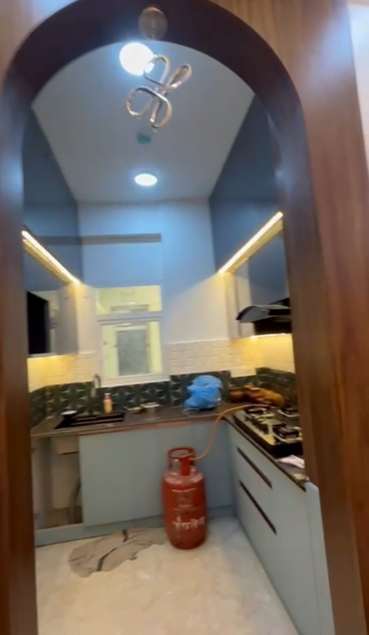 Amrapali Dream Valley : 2 BHK Fully Furnished Flat For Sell in TechZone 4, Noida Extension