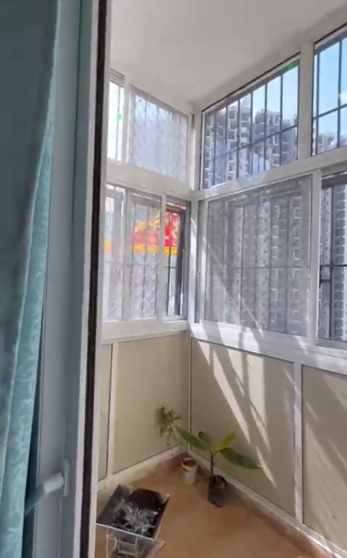 Amrapali Dream Valley : 2 BHK Fully Furnished Flat For Sell in TechZone 4, Noida Extension