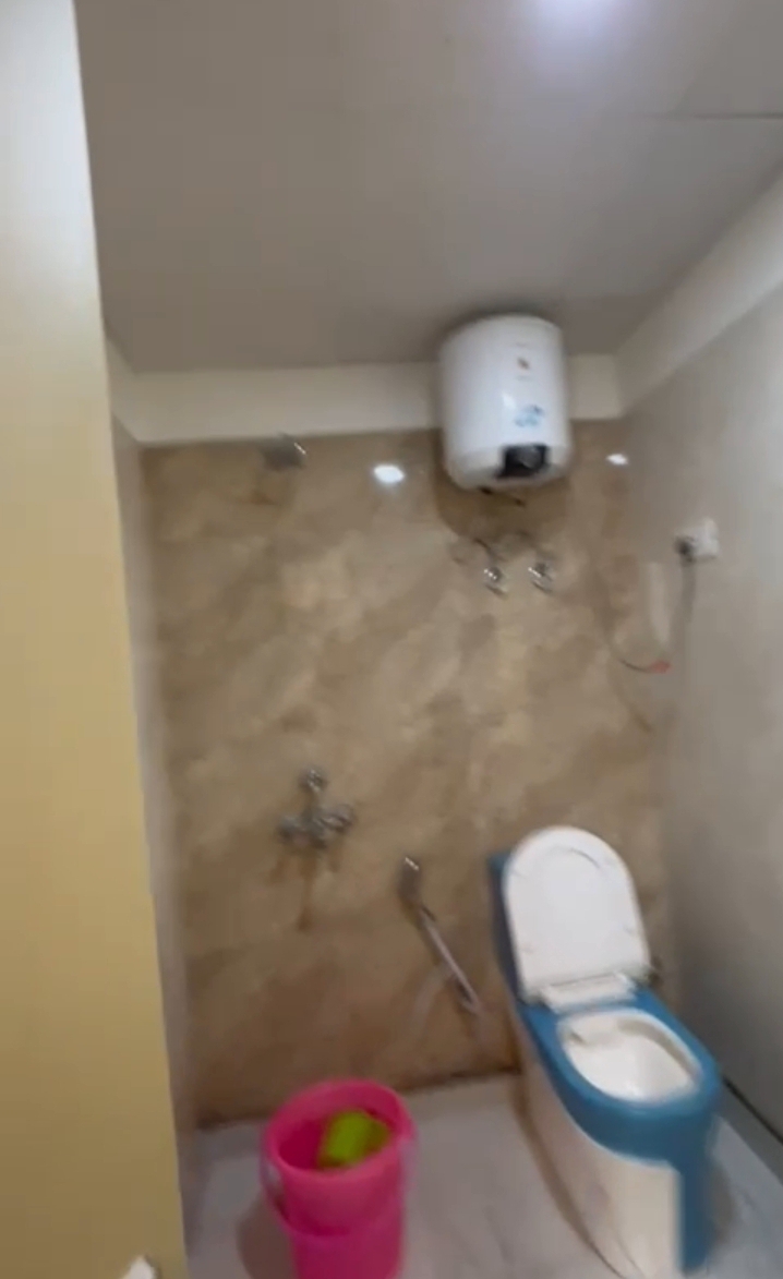 Amrapali Dream Valley : 2 BHK Fully Furnished Flat For Sell in TechZone 4, Noida Extension