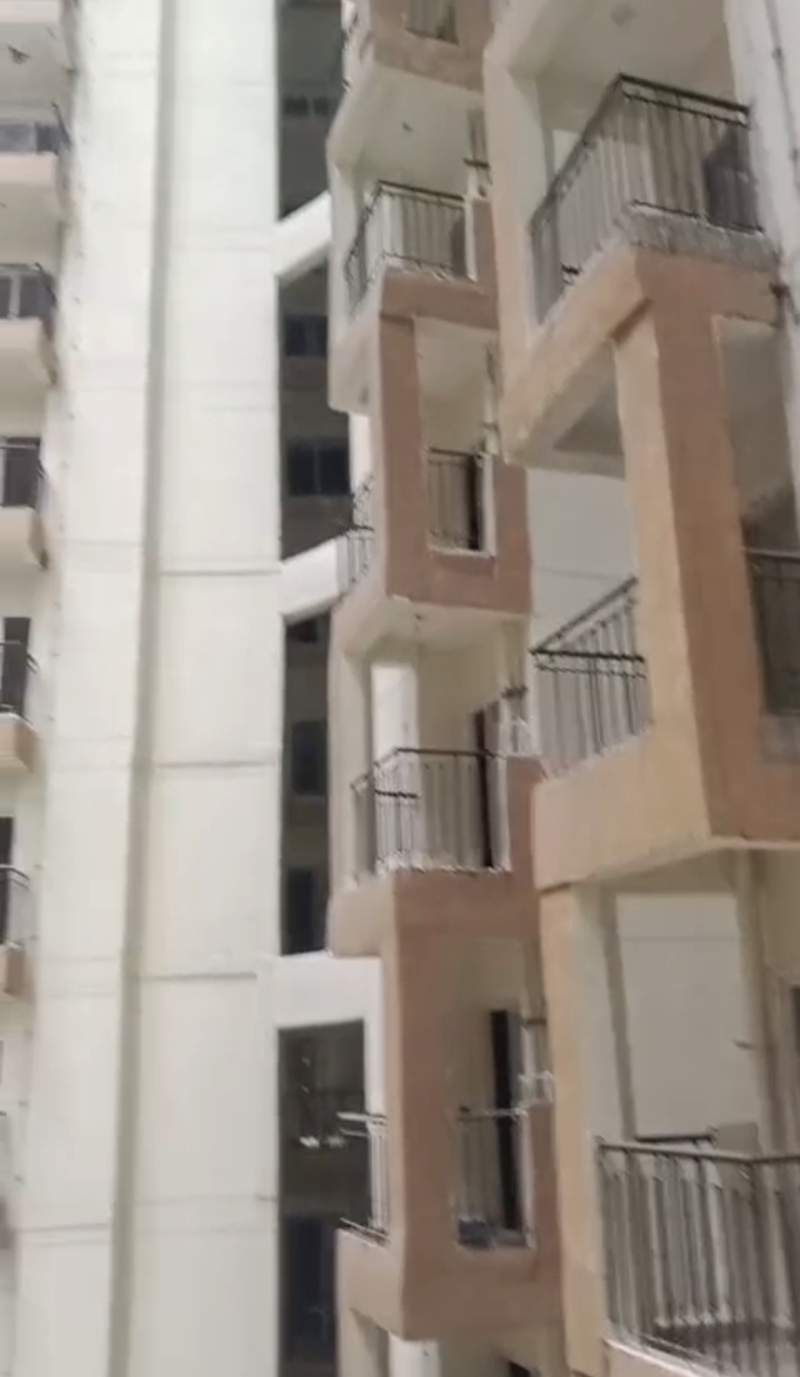 Amrapali Dream Valley  : 2 BHK UnFurnished Flat For Rent in TechZone 4, Noida Extension