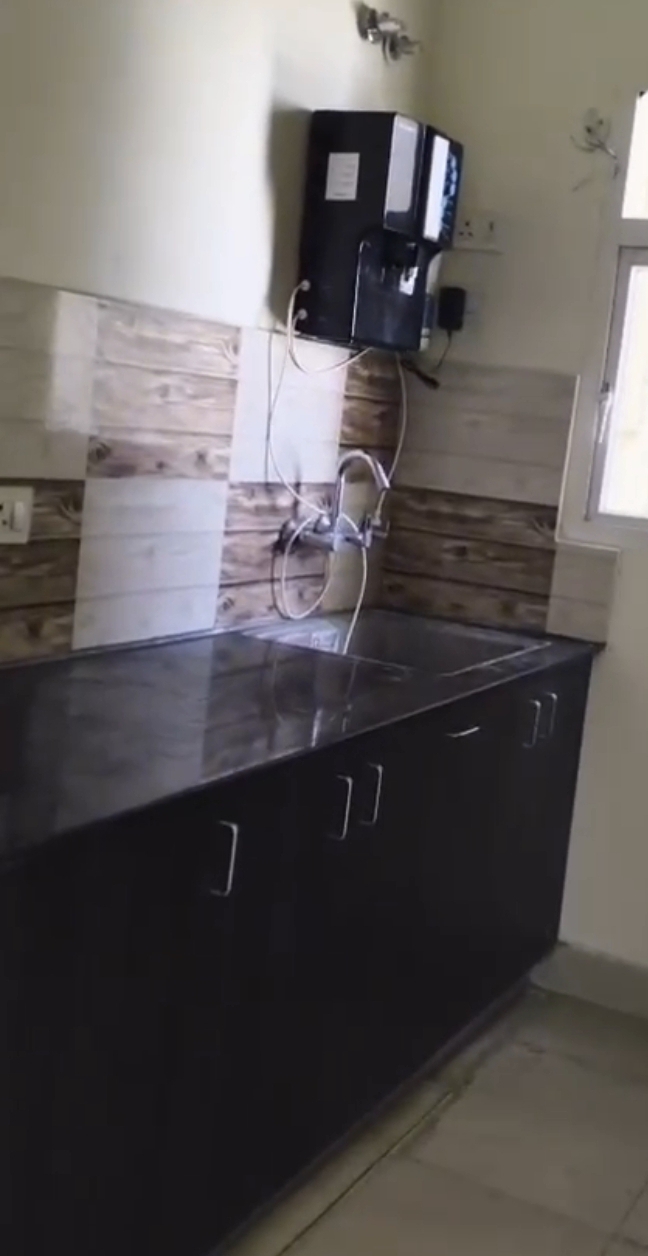 Amrapali Dream Valley : 2 BHK UnFurnished Flat For Sell in TechZone 4, Noida Extension 