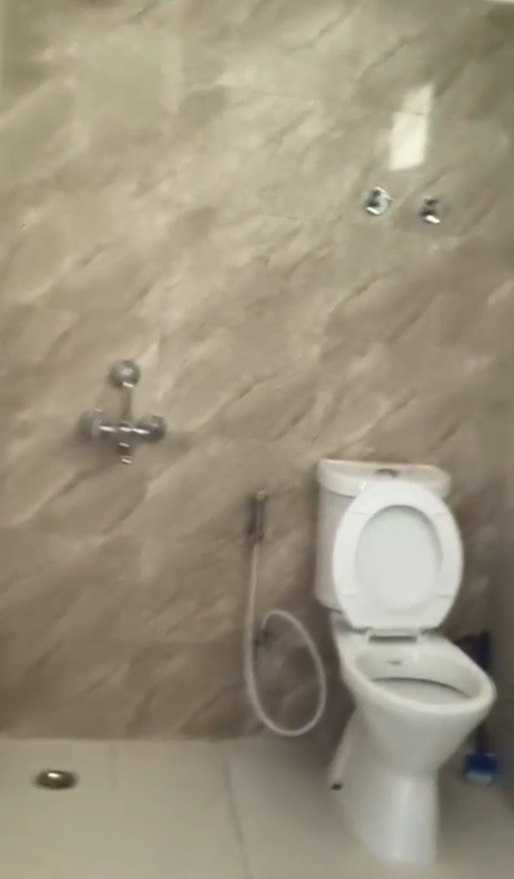 Amrapali Dream Valley : 2 BHK UnFurnished Flat For Sell in TechZone 4, Noida Extension