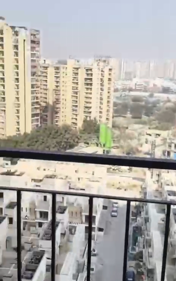 Amrapali Dream Valley : 2 BHK UnFurnished Flat For Sell in TechZone 4, Noida Extension
