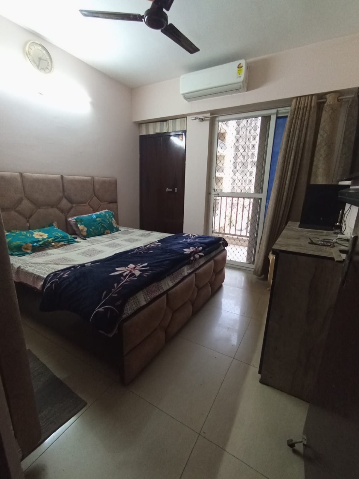 Amrapali La Residentia : 2BHK Semi Furnished Flat For Sell in TechZone 4, Noida Extension