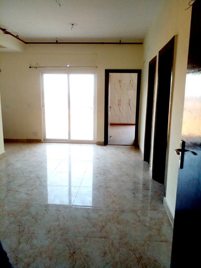 Amrapali Dream Valley : 3 BHK Semi Furnished Flat for rent in TechZone 4, Noida Extension 