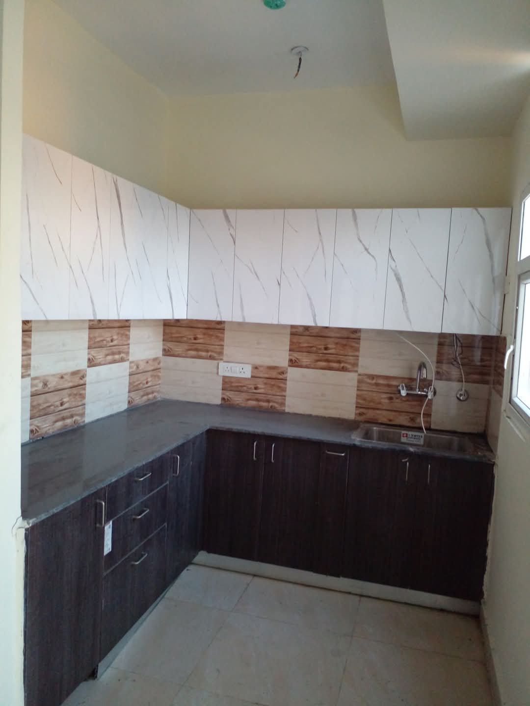 Amrapali Dream Valley : 3 BHK Semi Furnished Flat for rent in TechZone 4, Noida Extension