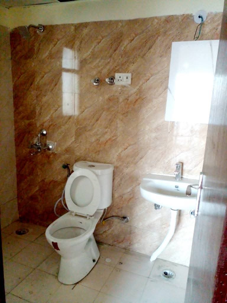 Amrapali Dream Valley : 3 BHK Semi Furnished Flat for rent in TechZone 4, Noida Extension