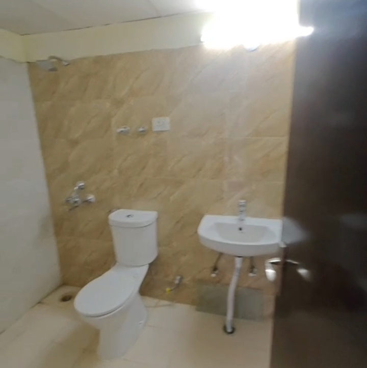 Amrapali Dream Valley : 3 BHK Semi Furnished Flat For Rent in TechZone 4, Noida Extension