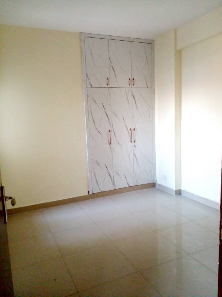 Amrapali Dream Valley : 3 BHK Semi Furnished Flat for rent in TechZone 4, Noida Extension