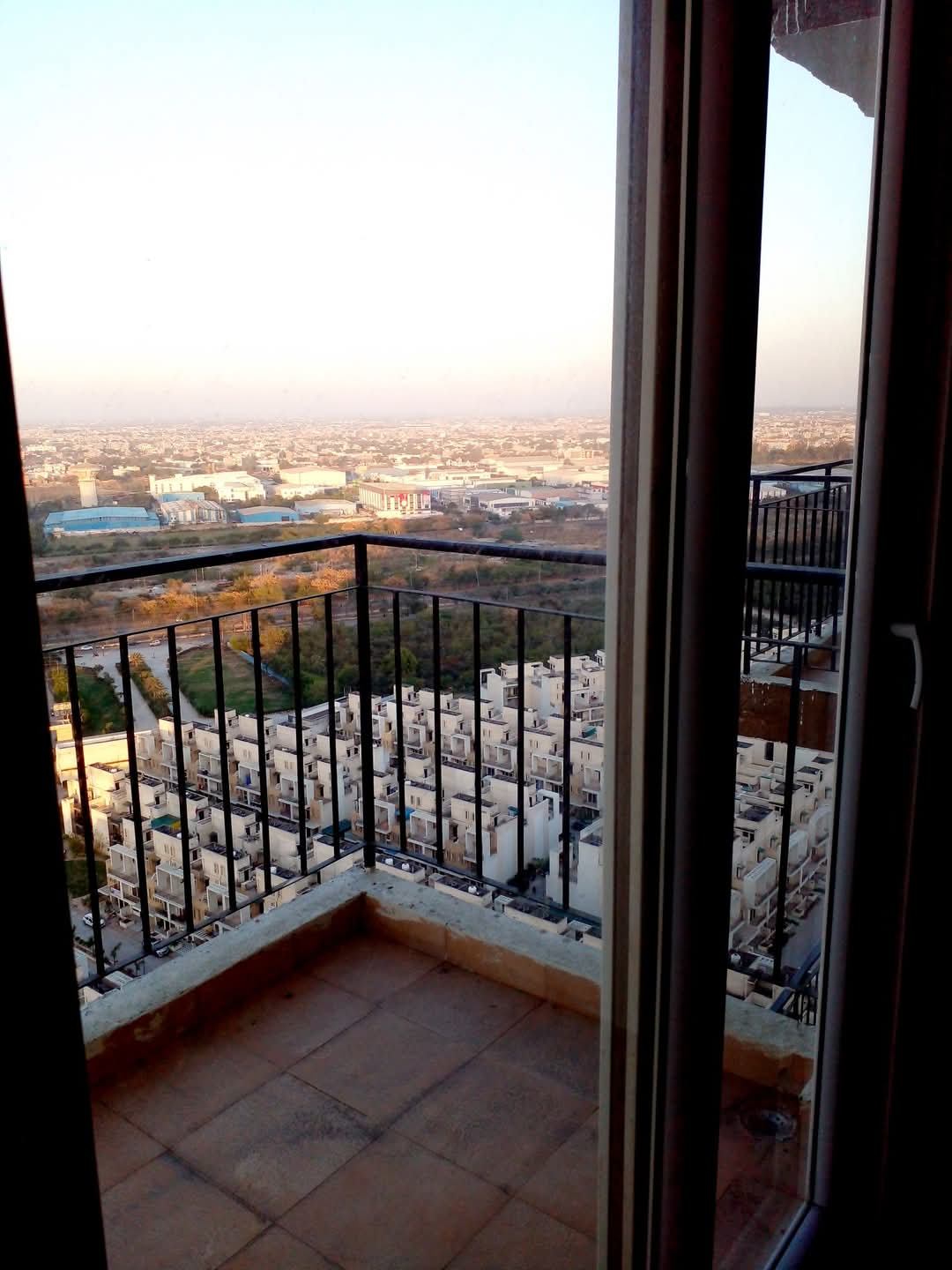 Amrapali Dream Valley : 3 BHK Semi Furnished Flat for rent in TechZone 4, Noida Extension
