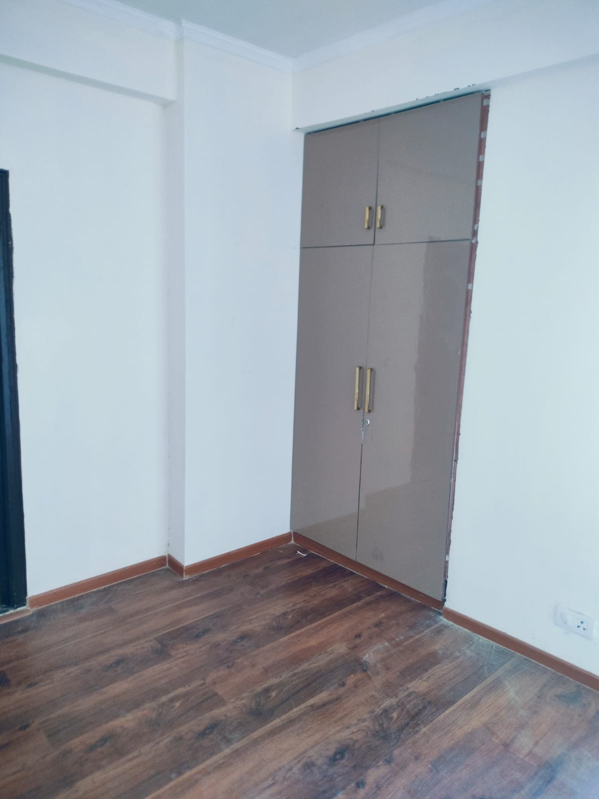 Centurian Park O2 Valley : 3 BHK Semi Furnished Flat For Rent in TechZone 4, Noida Extension