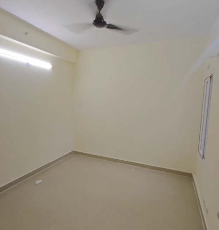 Amrapali Dream Valley : 3 BHK Semi Furnished Flat For Rent in TechZone 4, Noida Extension
