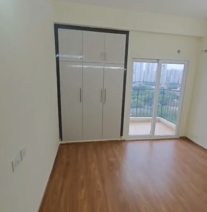 Amrapali Dream Valley : 3 BHK Semi Furnished Flat For Rent in TechZone 4, Noida Extension