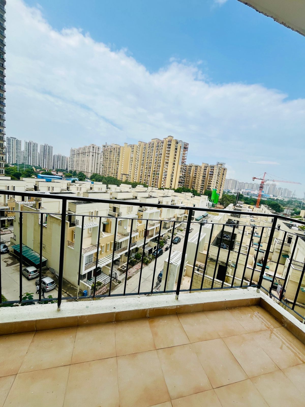 Amrapali Dream Valley : 3BHK UnFurnished Flat For Rent in TechZone 4, Noida Extension
