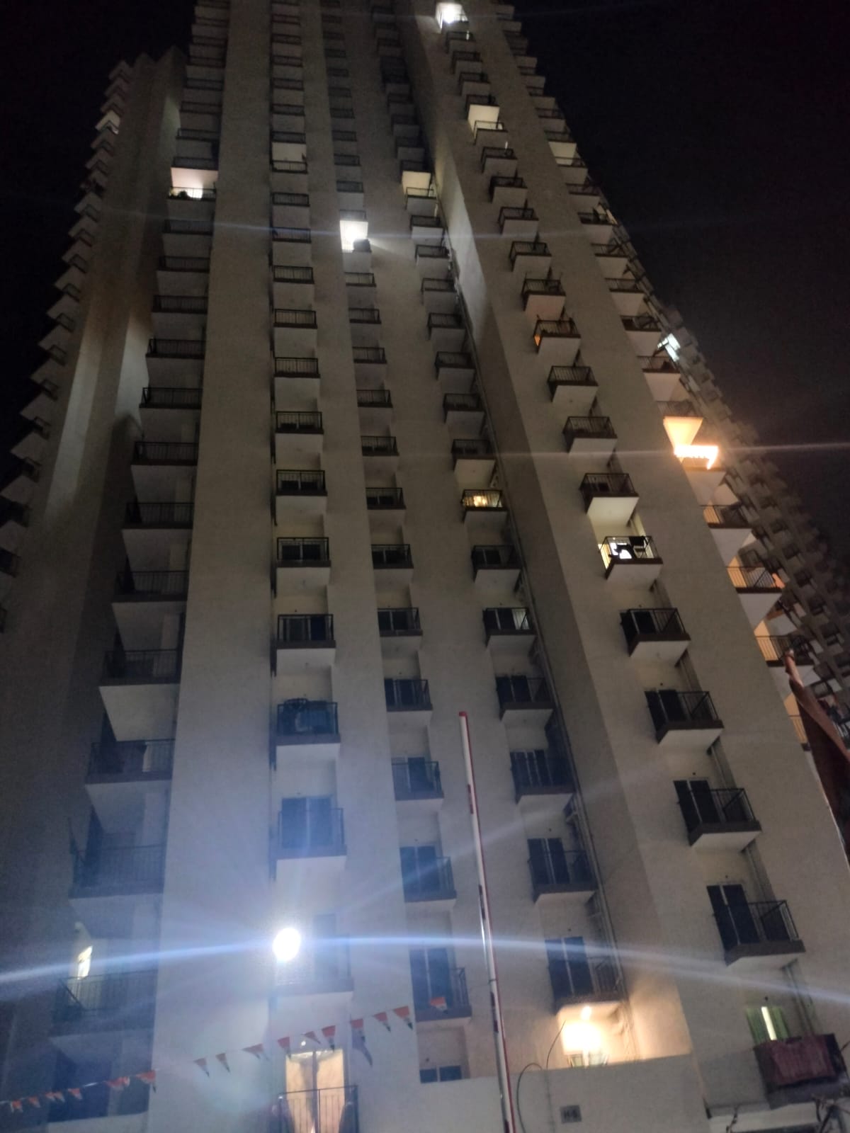 Amrapali Dream Valley : 3BHK UnFurnished Flat For Rent in TechZone 4, Noida Extension 