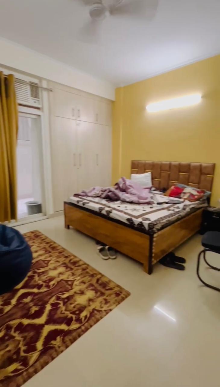 Amrapali Dream Valley : 4BHK Semi Furnished House For Rent in TechZone 4, Noida Extension