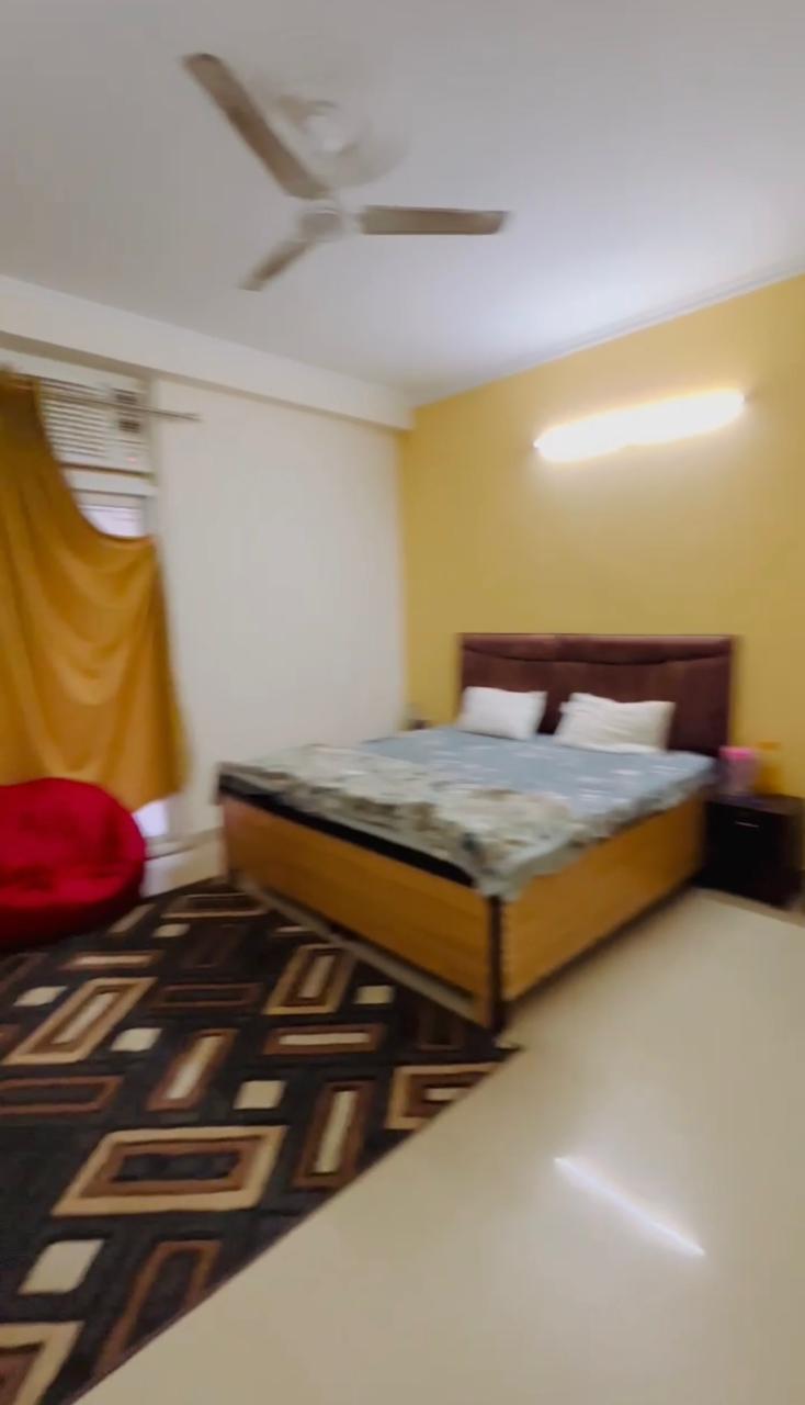 Amrapali Dream Valley : 4BHK Semi Furnished House For Rent in TechZone 4, Noida Extension