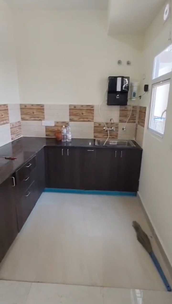 Amrapali Enchante : 3 BHK UnFurnished Flat For Sell in TechZone 4, Noida Extension