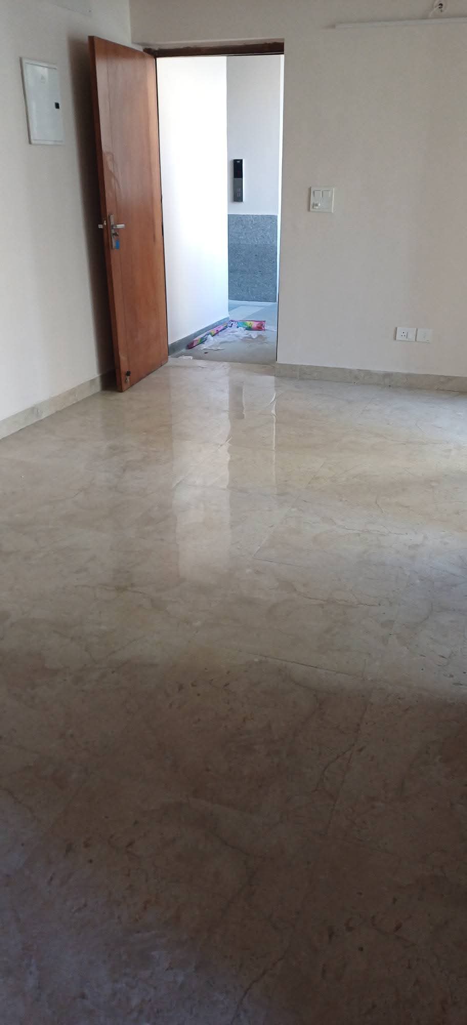 Amrapali Golf Homes : 2 + 1 BHK Semi Furnished Flat for rent in Sector 4, Noida Extension