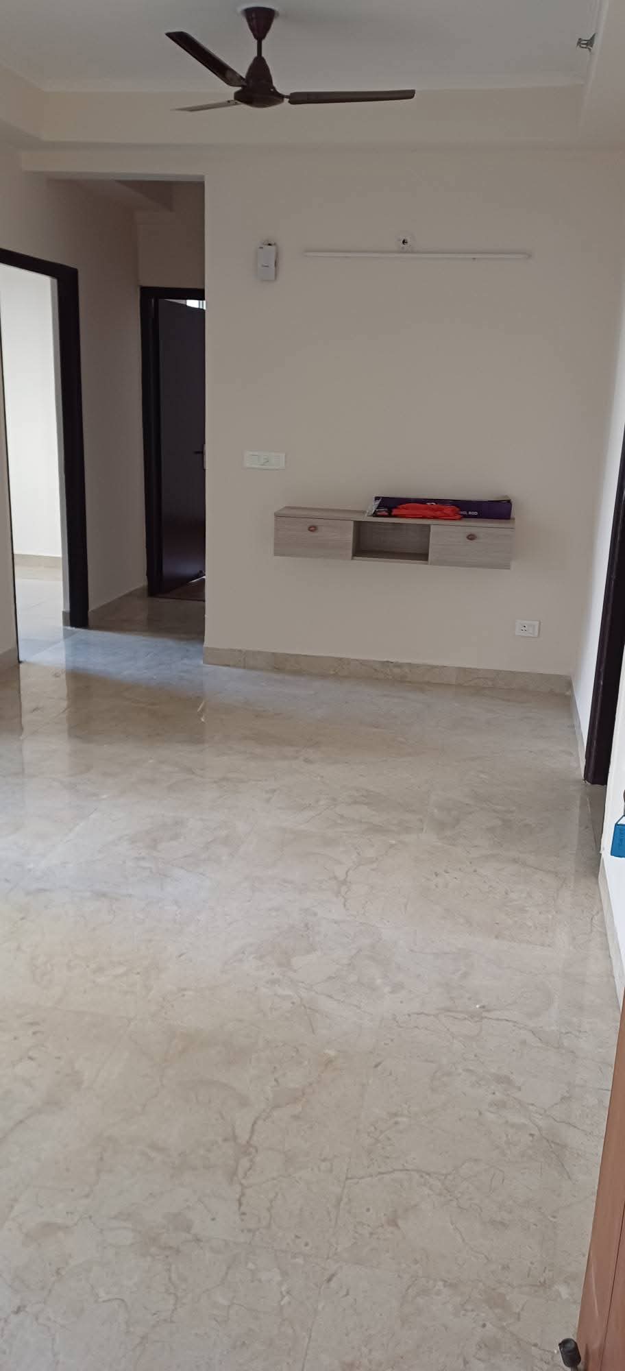 Amrapali Golf Homes : 2 + 1 BHK Semi Furnished Flat for rent in Sector 4, Noida Extension
