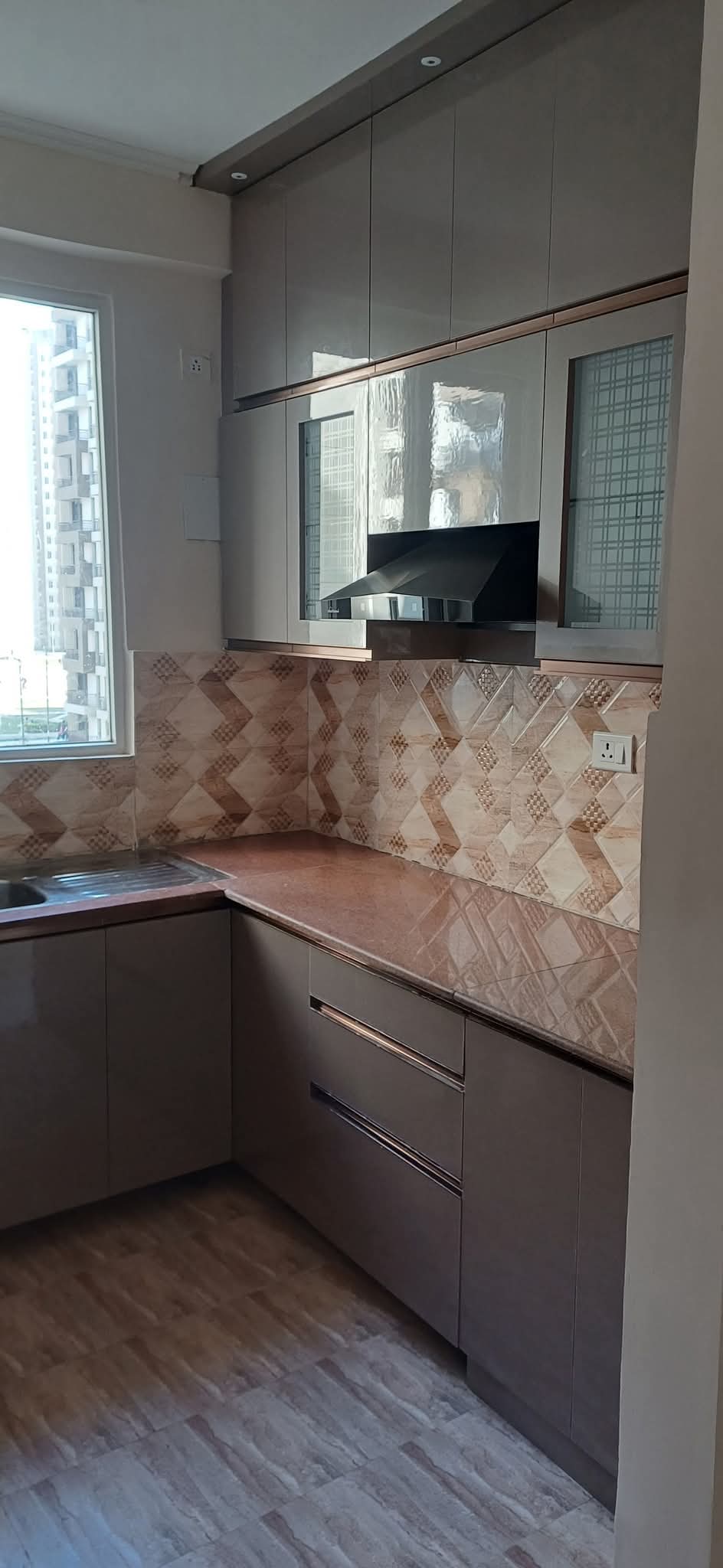 Amrapali Golf Homes : 2 + 1 BHK Semi Furnished Flat for rent in Sector 4, Noida Extension