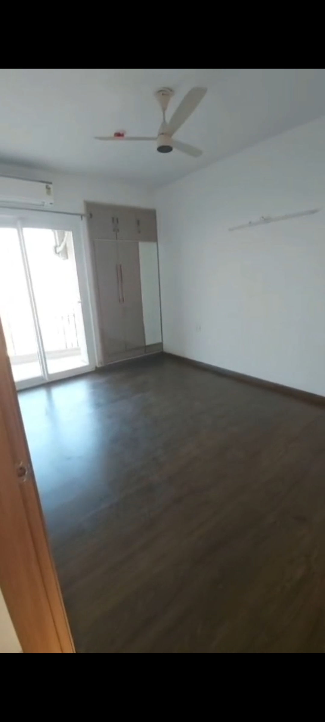 Amrapali Golf Homes : 2 BHK Fully Furnished Flat For Rent in Sector 4, Noida Extension