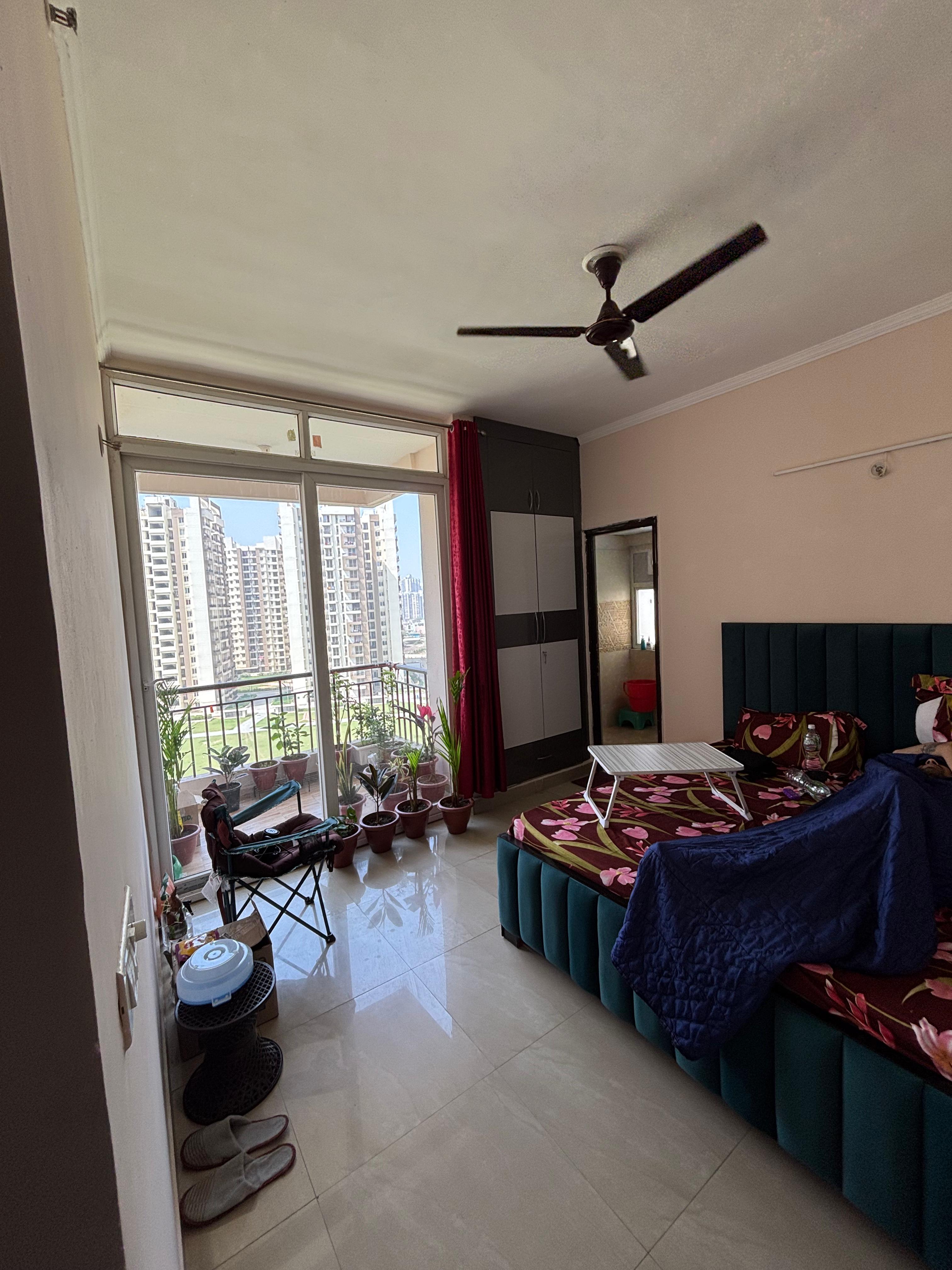 Amrapali Golf Homes : 2 BHK Fully Furnished Flat For Rent in Sector 4, Noida Extension