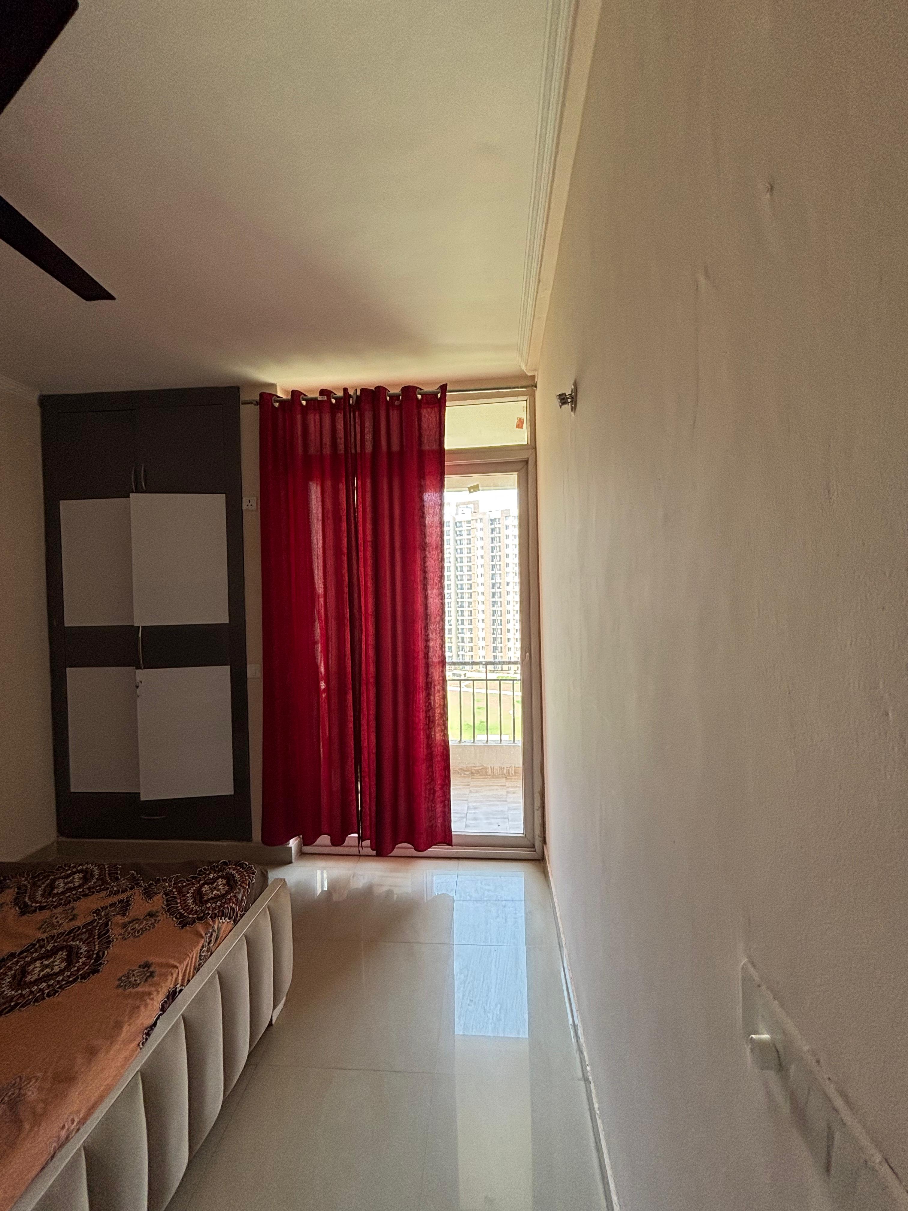 Amrapali Golf Homes : 2 BHK Fully Furnished Flat For Rent in Sector 4, Noida Extension