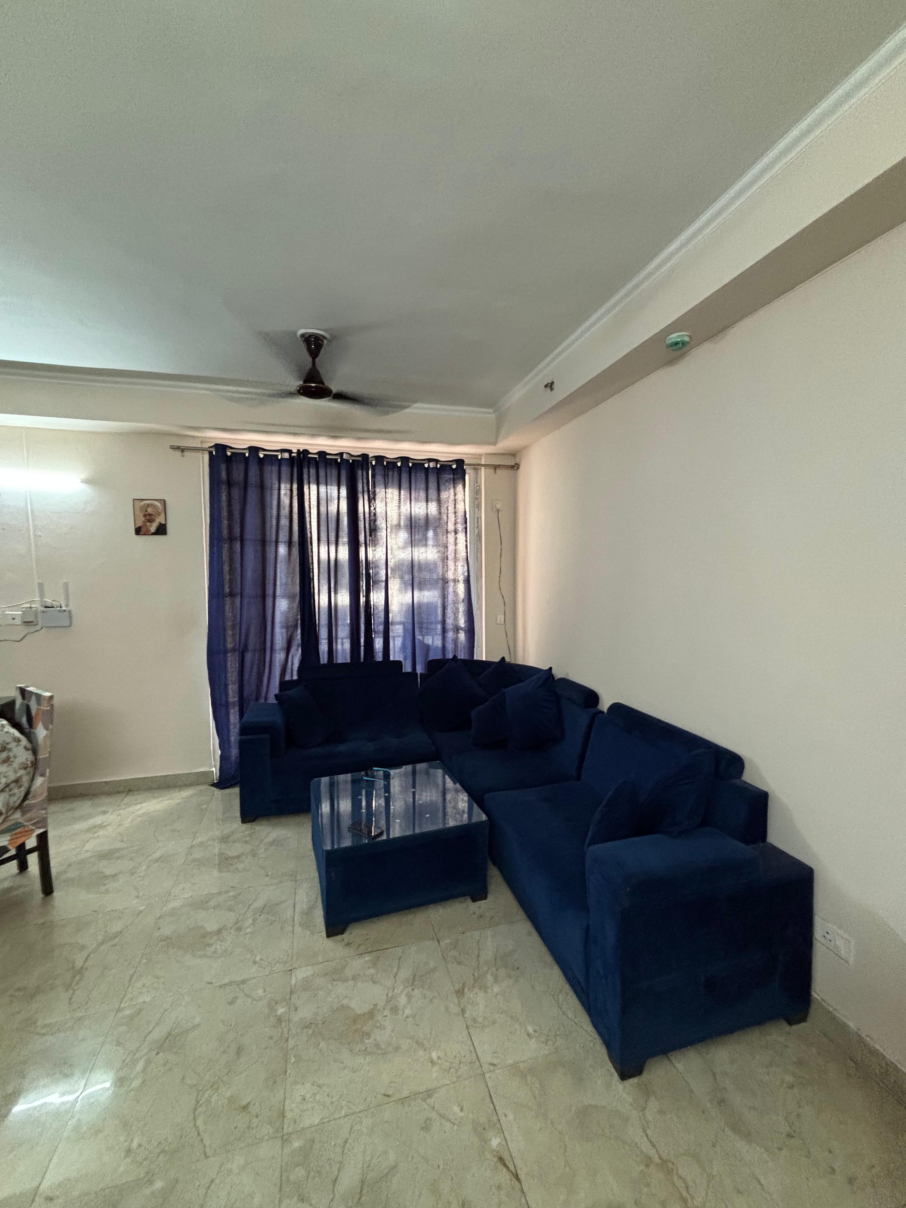 Amrapali Golf Homes : 2 BHK Fully Furnished Flat For Rent in Sector 4, Noida Extension