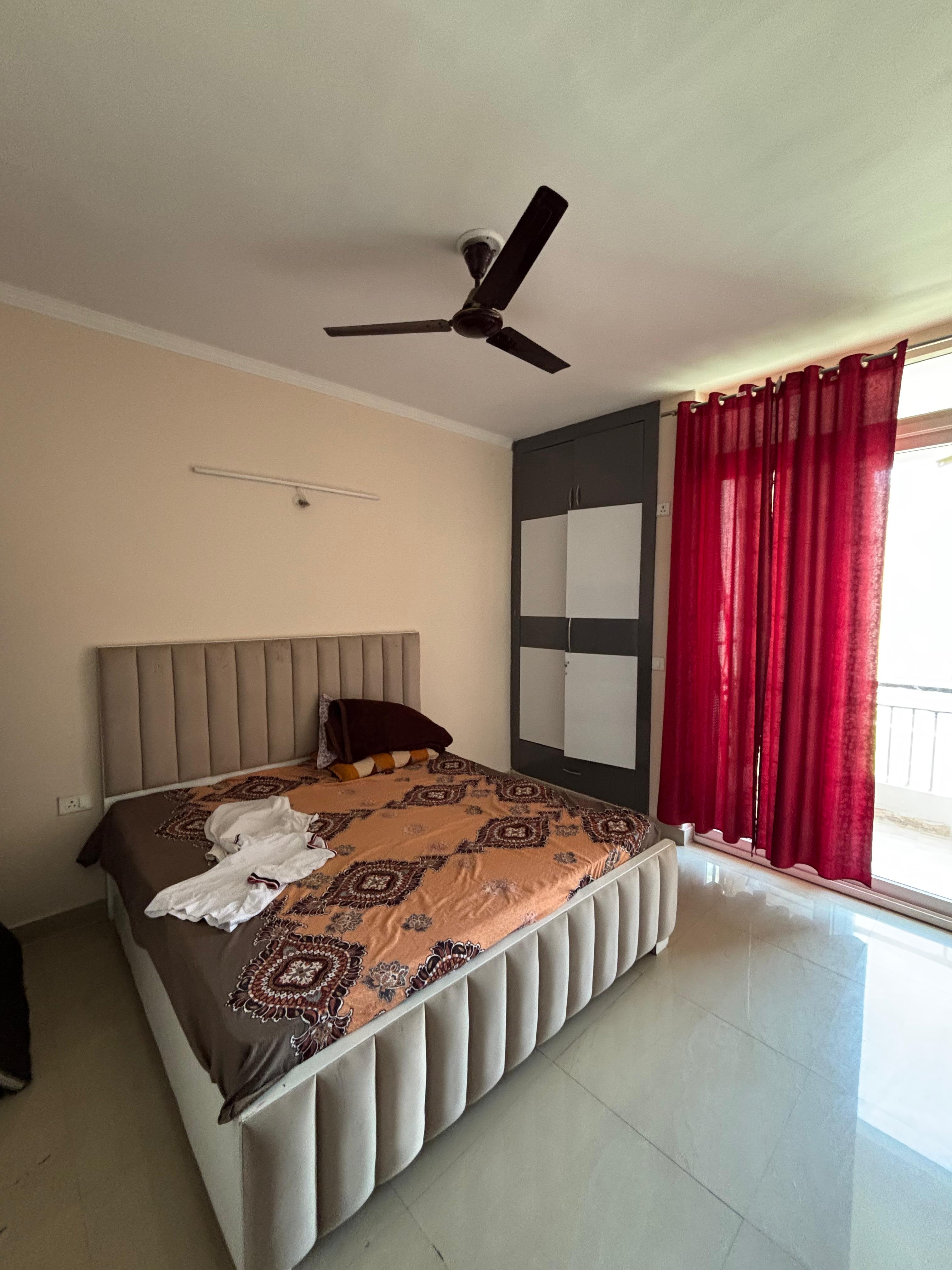 Amrapali Golf Homes : 2 BHK Fully Furnished Flat For Rent in Sector 4, Noida Extension