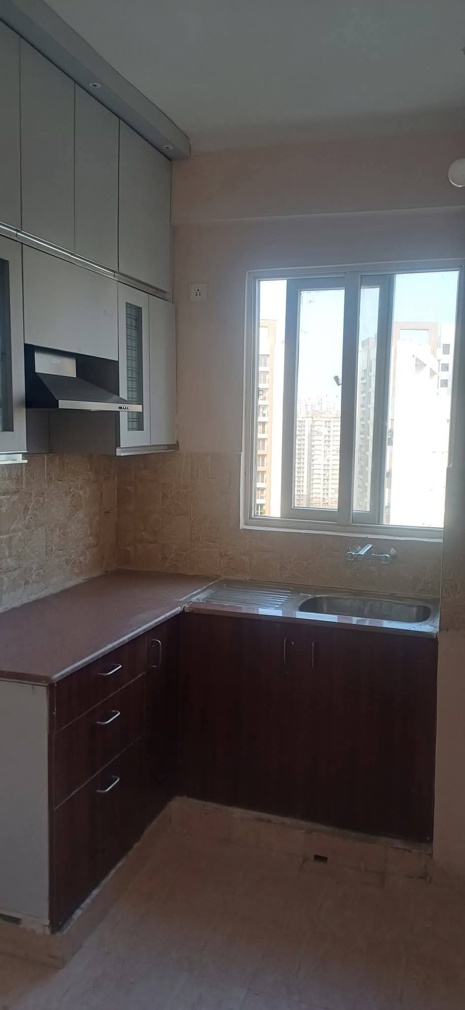 Amrapali Golf Homes : 2 BHK Semi Furnished Flat for rent in Sector 4, Noida Extension