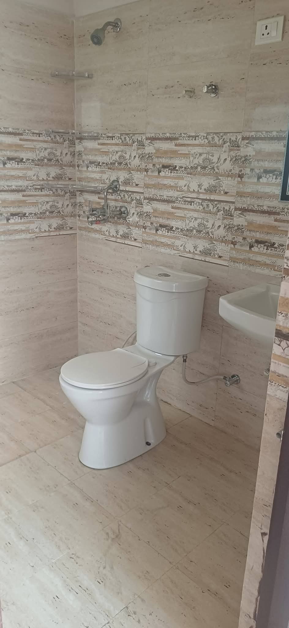 Amrapali Golf Homes : 2 BHK Semi Furnished Flat for rent in Sector 4, Noida Extension