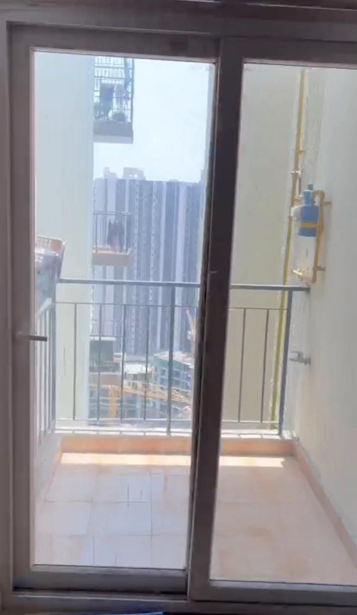 Amrapali Enchante : 2 BHK Semi Furnished Flat For Rent in TechZone 4, Noida Extension
