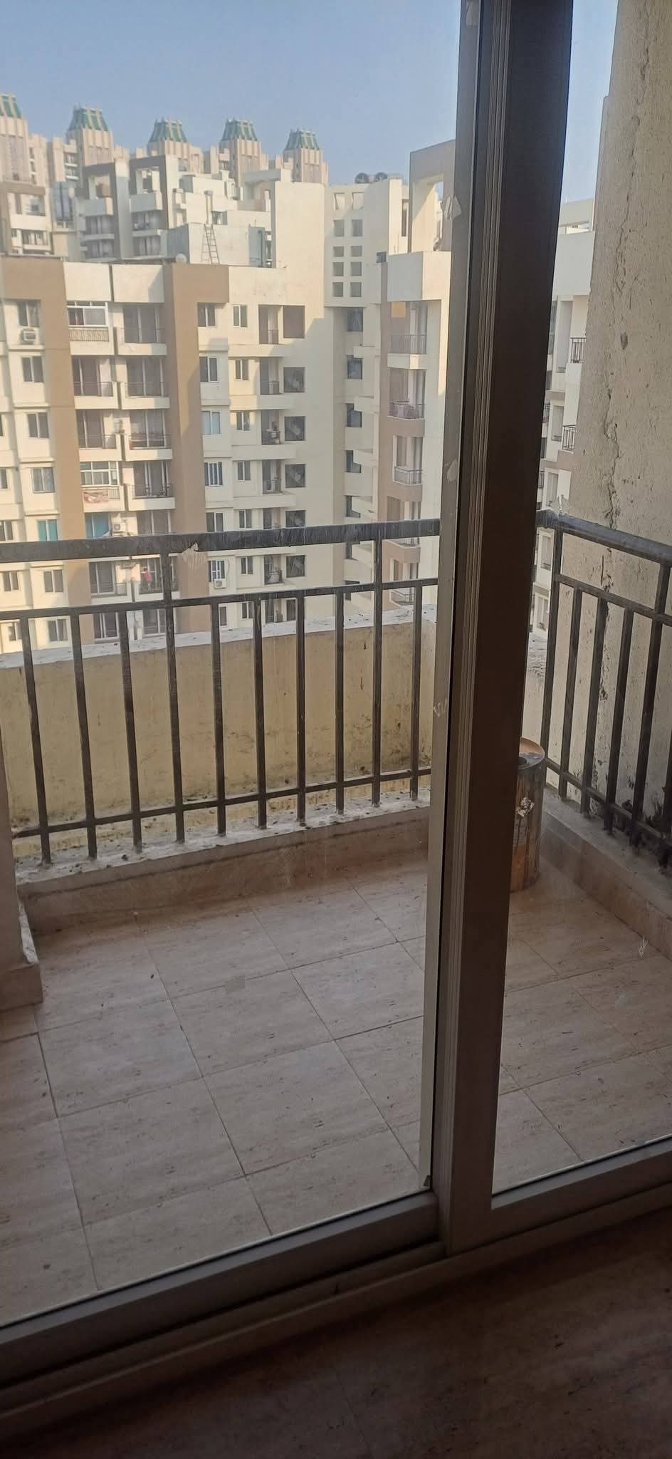 Amrapali Golf Homes : 2 BHK Semi Furnished Flat for rent in Sector 4, Noida Extension