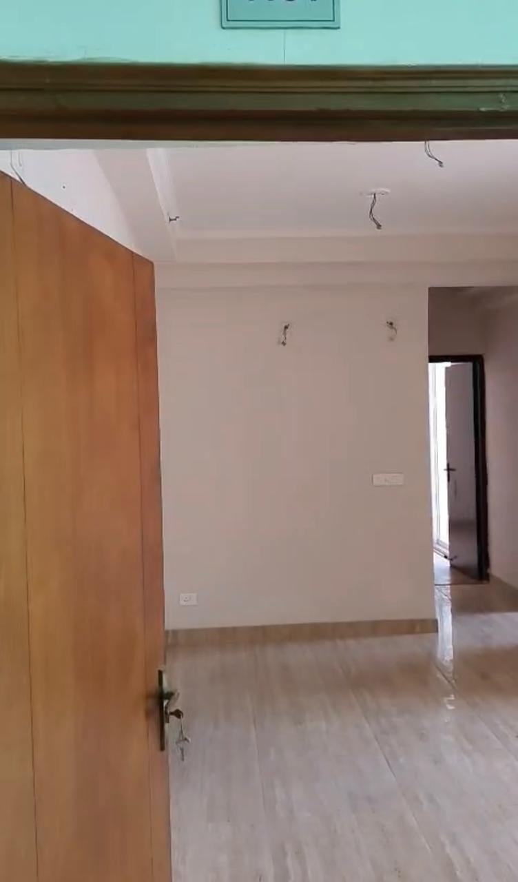 Amrapali Golf Homes : 2BHK + Study  UnFurnished Flat For Sell in Sector 4, Noida Extension