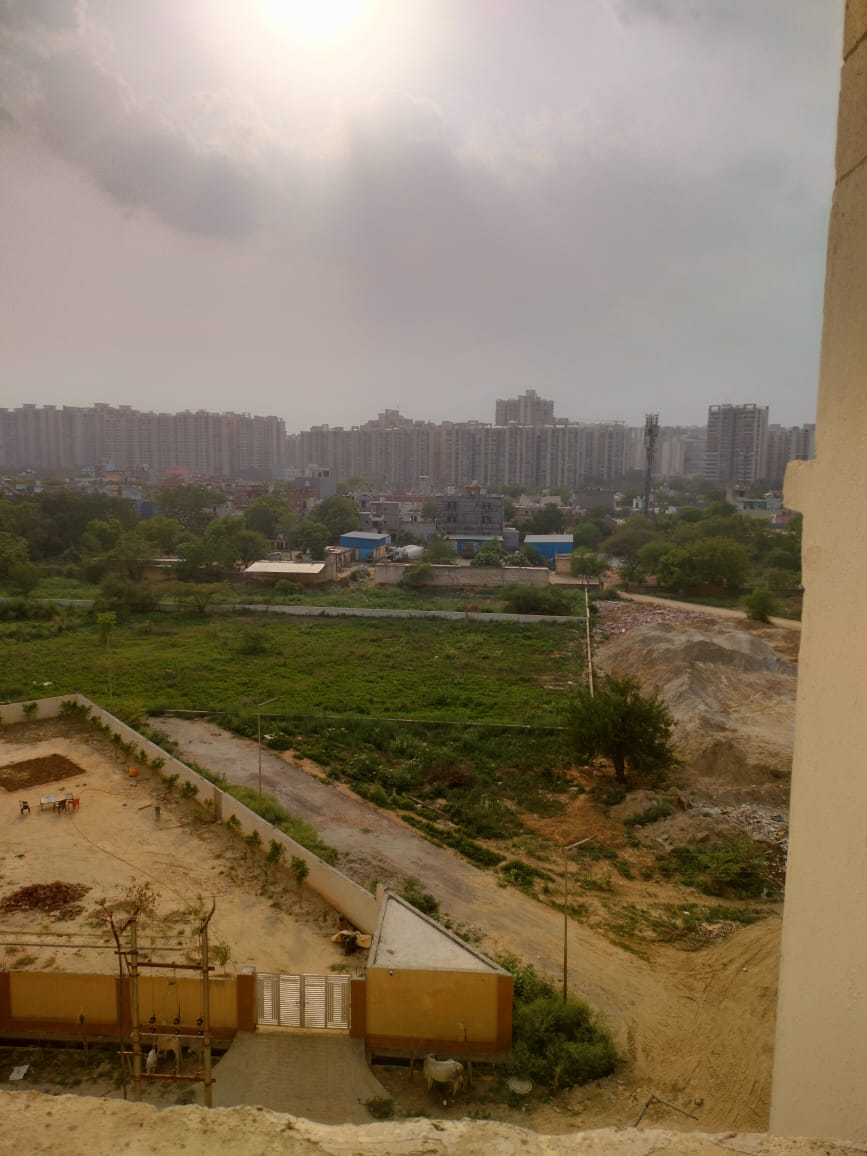 Amrapali Golf Homes : 2BHK + + Study UnFurnished Flat For Sell in Sector 4, Noida Extension