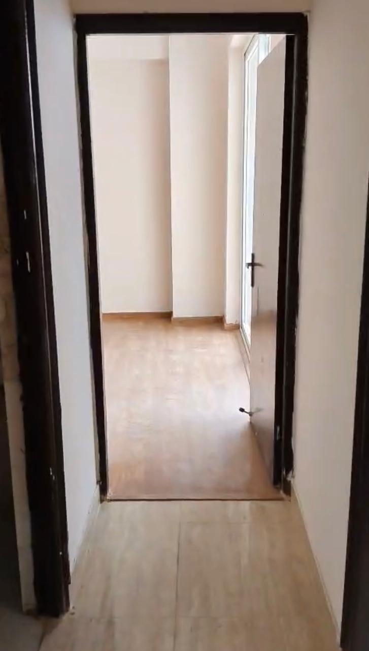 Amrapali Golf Homes : 2BHK + Study  UnFurnished Flat For Sell in Sector 4, Noida Extension