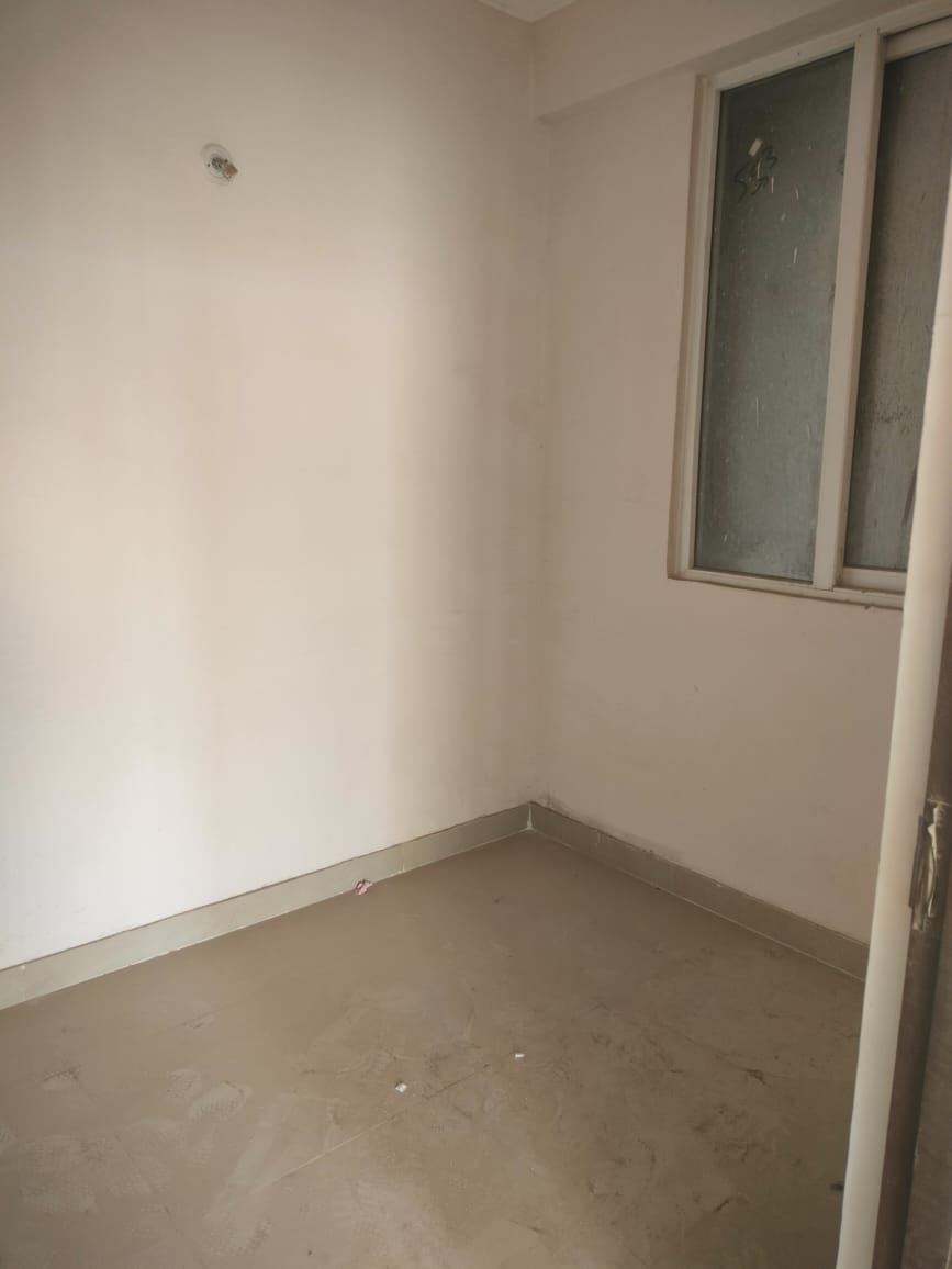 Amrapali Golf Homes : 2BHK + + Study UnFurnished Flat For Sell in Sector 4, Noida Extension