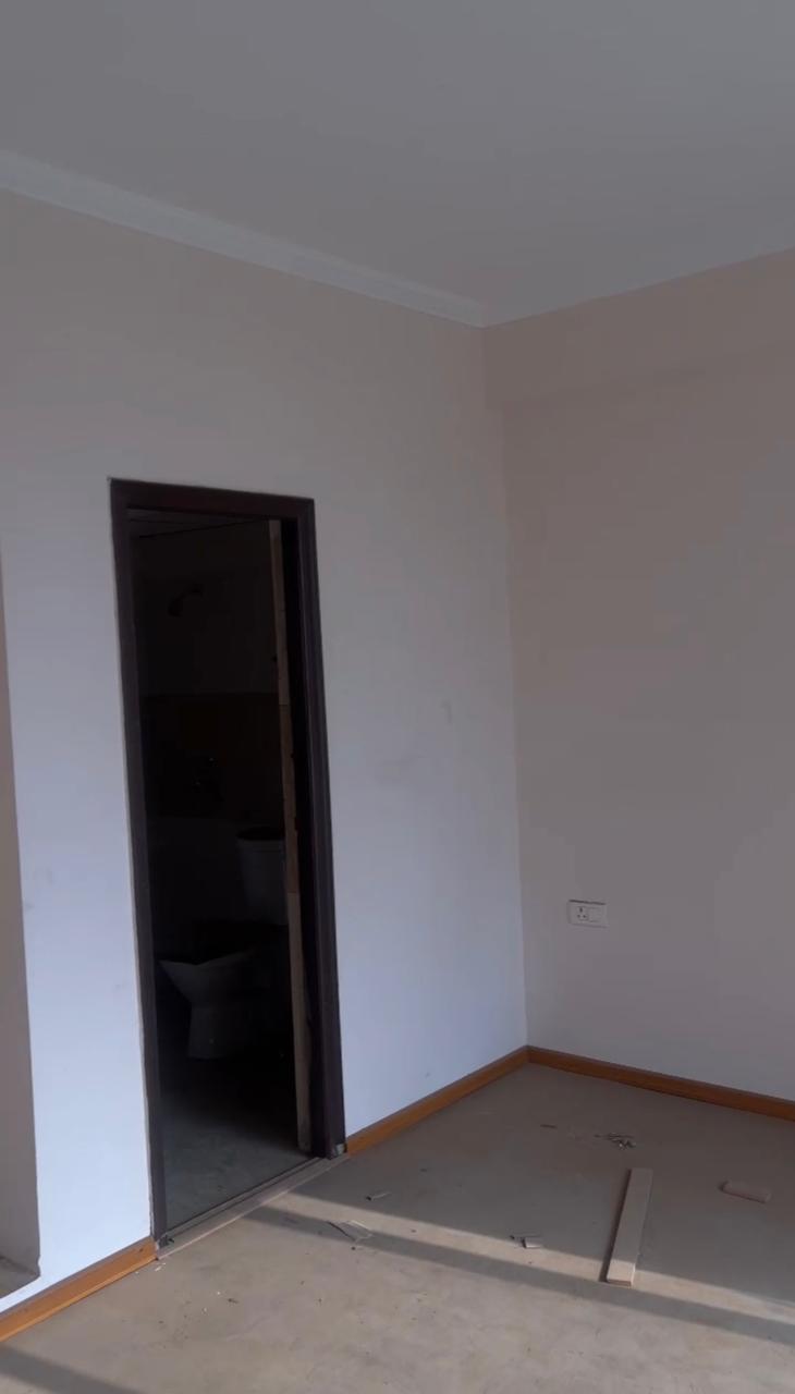 Amrapali Golf Homes : 2BHK + + Study UnFurnished Flat For Sell in Sector 4, Noida Extension