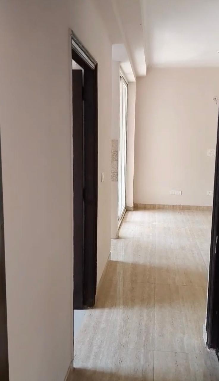 Amrapali Golf Homes : 2BHK + Study  UnFurnished Flat For Sell in Sector 4, Noida Extension