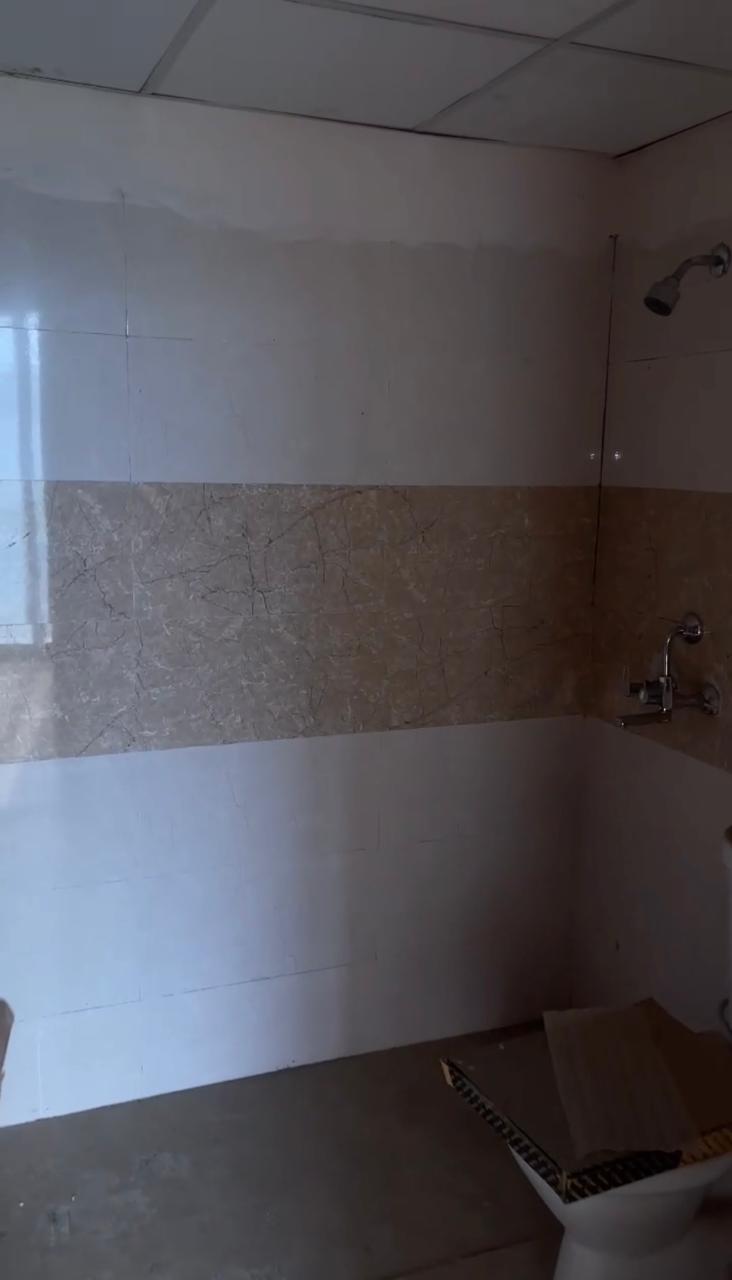 Amrapali Golf Homes : 2BHK + + Study UnFurnished Flat For Sell in Sector 4, Noida Extension