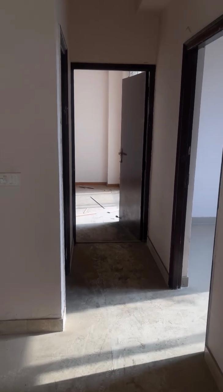 Amrapali Golf Homes : 2BHK + + Study UnFurnished Flat For Sell in Sector 4, Noida Extension
