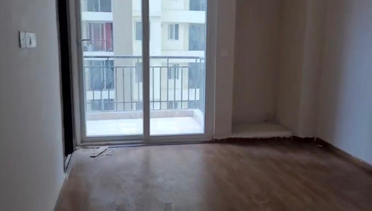 Amrapali Golf Homes : 2BHK UnFurnished Flat For Sell in Sector 4, Noida Extension 